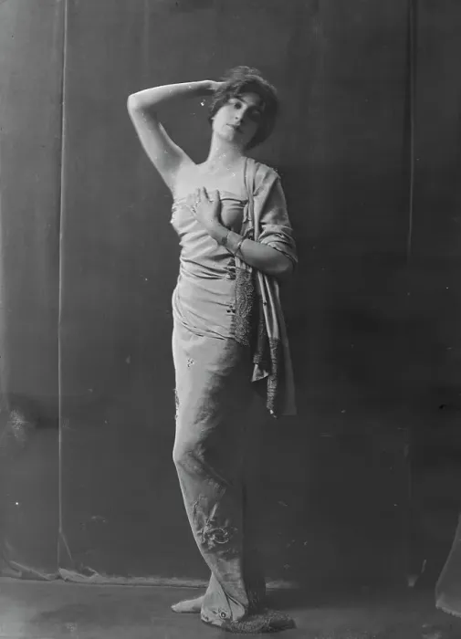 Framed Print : Miss Flore Revalles, portrait photograph, 1918 Sept. 26. Creator: Arnold Genthe Framed Print : Miss Flore Revalles, portrait photograph, 1918 Sept. 26. Creator: Arnold Genthe