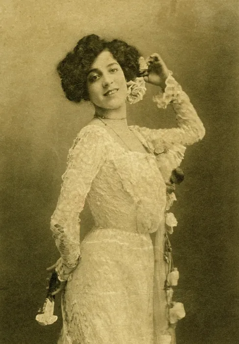 Framed Print : Miss Florence Collingbourne, English Actress, c1902. Creators: Ellis and Walery, Alfred Ellis & Walery Framed Print : Miss Florence Collingbourne, English Actress, c1902. Creators: Ellis and Walery, Alfred Ellis & Walery