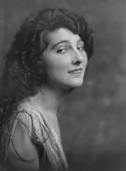 Miss Florence Fair, portrait photograph, 1918 Mar. 12. Creator: Arnold Genthe