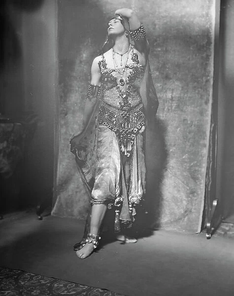 Miss Fontaine, between 1915 and 1920. Creator: Arnold Genthe