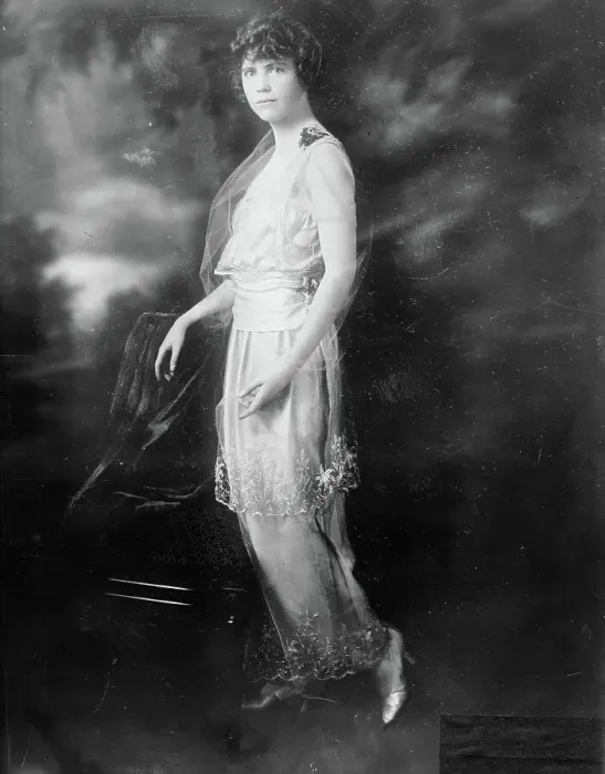 Framed Print : (Miss Frances Peck) Mrs. Vivian Egleston, 1912. Creator: Bain News Service Framed Print : (Miss Frances Peck) Mrs. Vivian Egleston, 1912. Creator: Bain News Service