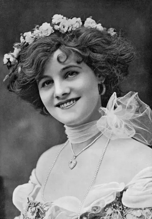 Framed Print : Miss Gertie Millar (1879-1952), actress, 1902-1903. Artist: Alfred Ellis & Walery Framed Print : Miss Gertie Millar (1879-1952), actress, 1902-1903. Artist: Alfred Ellis & Walery