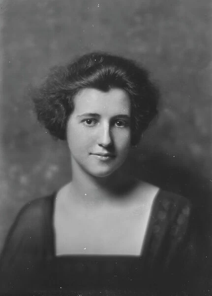 Miss Harriet King, portrait photograph, 1918 Apr. 19. Creator: Arnold Genthe