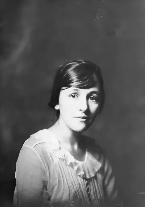 Framed Print : Miss Harriet Mann, (Miss Loader), portrait photograph, 1918 Dec. 12. Creator: Arnold Genthe Framed Print : Miss Harriet Mann, (Miss Loader), portrait photograph, 1918 Dec. 12. Creator: Arnold Genthe