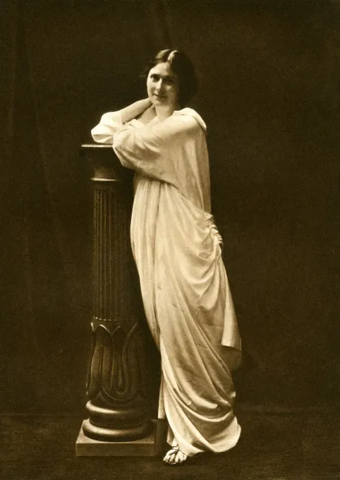 Framed Print : Miss Isadora Duncan, late 19th century. Artist: Dover Street Studios Framed Print : Miss Isadora Duncan, late 19th century. Artist: Dover Street Studios