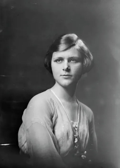 Framed Print : Miss Jean Graydon, portrait photograph, 1919 Sept. 23. Creator: Arnold Genthe Framed Print : Miss Jean Graydon, portrait photograph, 1919 Sept. 23. Creator: Arnold Genthe