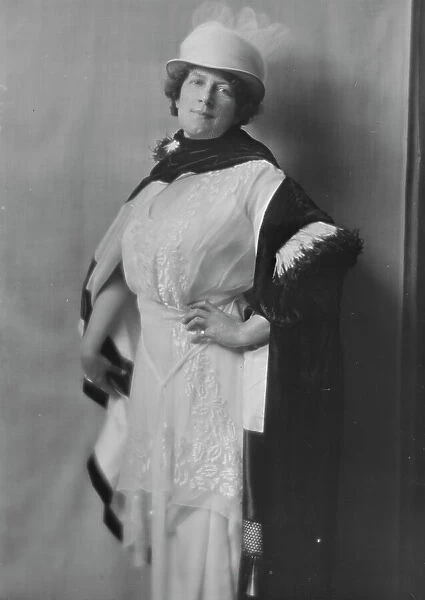 Miss Katherine Locke, portrait photograph, 1918 June 19. Creator: Arnold Genthe