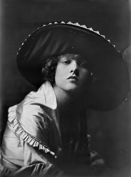 Miss Kathleen Martyn, portrait photograph, 1919 Sept. 23. Creator: Arnold Genthe