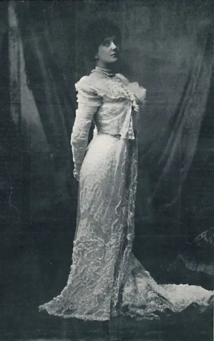 Framed Print : Miss Lena Ashwell, 1900. Artist: W&D Downey Framed Print : Miss Lena Ashwell, 1900. Artist: W&D Downey
