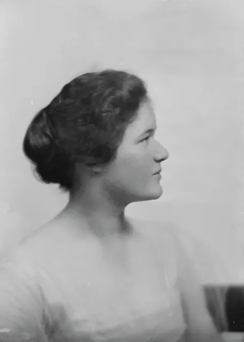 Framed Print : Miss Lisa Stillman, portrait photograph, 1918 Apr. 5. Creator: Arnold Genthe Framed Print : Miss Lisa Stillman, portrait photograph, 1918 Apr. 5. Creator: Arnold Genthe