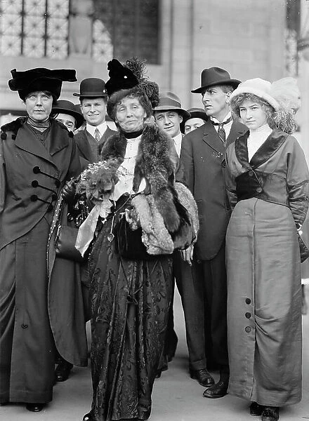 Miss Lucy Burns of C.U.W.S. - Left, with Mrs. Emmeline Pankhurst, 1913. Creator: Harris & Ewing. Miss Lucy Burns of C.U.W.S. - Left, with Mrs. Emmeline Pankhurst, 1913. Creator: Harris & Ewing