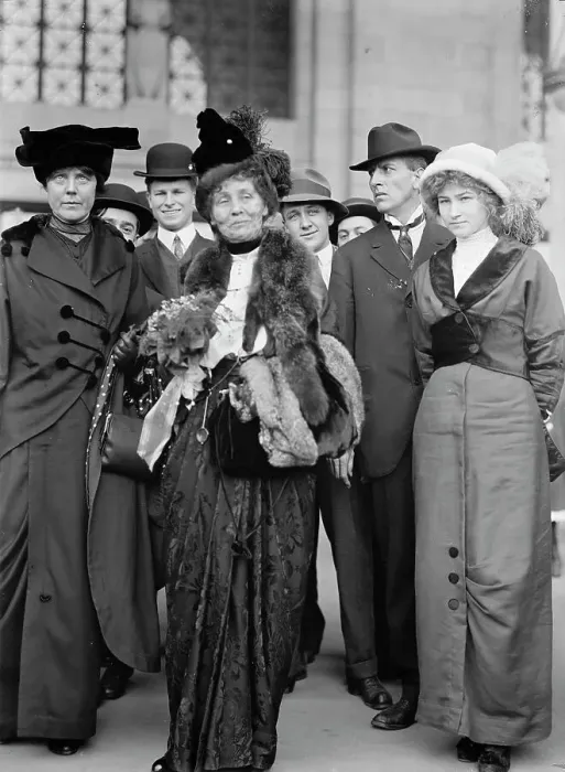 Framed Print : Miss Lucy Burns of C.U.W.S. - Left, with Mrs. Emmeline Pankhurst, 1913. Creator: Harris & Ewing. Miss Lucy Burns of C.U.W.S. - Left, with Mrs. Emmeline Pankhurst, 1913. Creator: Harris & Ewing Framed Print : Miss Lucy Burns of C.U.W.S. - Left, with Mrs. Emmeline Pankhurst, 1913. Creator: Harris & Ewing. Miss Lucy Burns of C.U.W.S. - Left, with Mrs. Emmeline Pankhurst, 1913. Creator: Harris & Ewing