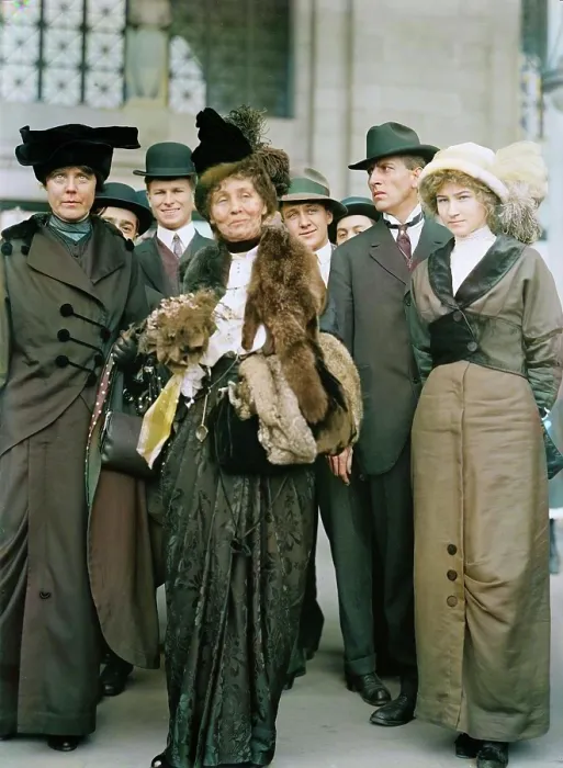 Framed Print : Miss Lucy Burns of C.U.W.S. - Left, with Mrs. Emmeline Pankhurst, 1913. Creator: Harris & Ewing Framed Print : Miss Lucy Burns of C.U.W.S. - Left, with Mrs. Emmeline Pankhurst, 1913. Creator: Harris & Ewing