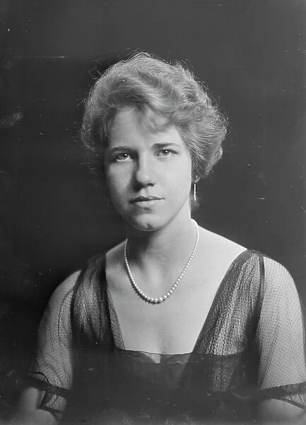 Miss Lucy Patterson, portrait photograph, 1918 Dec. 7. Creator: Arnold Genthe
