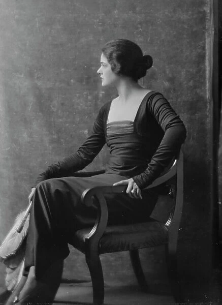 Miss Lydia Hoyt, portrait photograph, 1918 Feb. 6. Creator: Arnold Genthe
