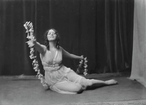 Miss Madrienne La Barre, portrait photograph, 1918 Apr. 11. Creator: Arnold Genthe