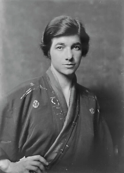 Miss Margaret Shaw, portrait photograph, 1918 June 19. Creator: Arnold Genthe