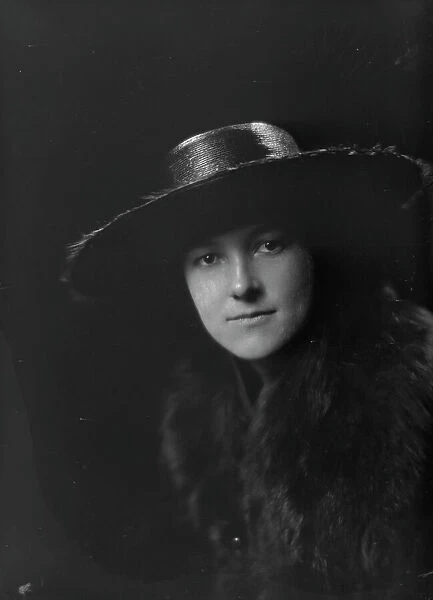 Miss Marianne Dozies, portrait photograph, 1919 Apr. 8. Creator: Arnold Genthe