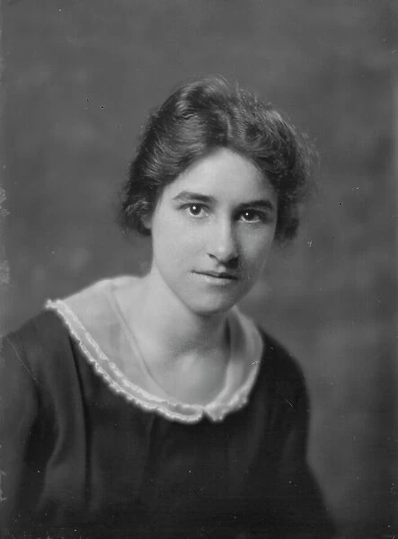 Miss McLean, portrait photograph, 1919 Apr. Creator: Arnold Genthe