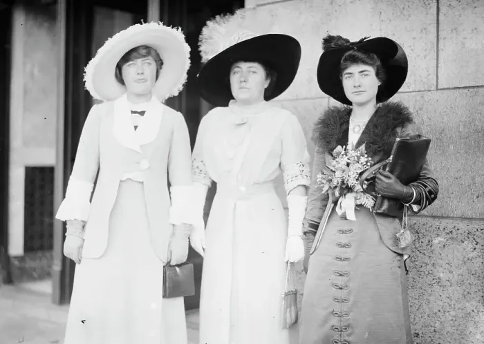 Framed Print : Miss N. Mack, Mrs. N.E. Mack, Miss H. Mack, 1912. Creator: Bain News Service Framed Print : Miss N. Mack, Mrs. N.E. Mack, Miss H. Mack, 1912. Creator: Bain News Service
