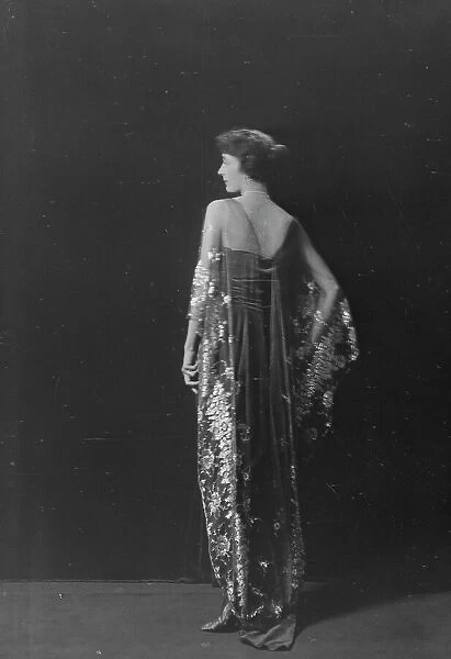 Miss N.C. Potter, portrait photograph, 1918 Nov. 22. Creator: Arnold Genthe