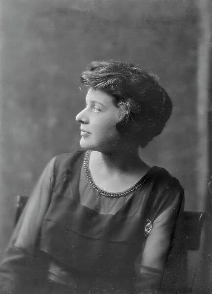 Miss Olive Wyndham, portrait photograph, between 1918 and 1921. Creator: Arnold Genthe