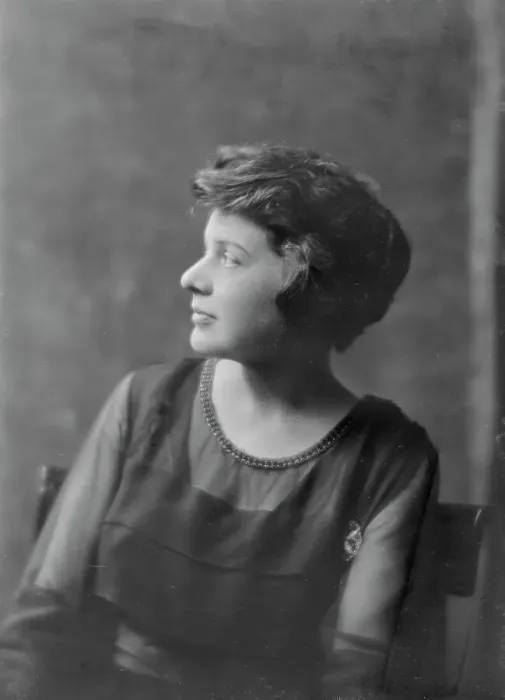 Framed Print : Miss Olive Wyndham, portrait photograph, between 1918 and 1921. Creator: Arnold Genthe Framed Print : Miss Olive Wyndham, portrait photograph, between 1918 and 1921. Creator: Arnold Genthe