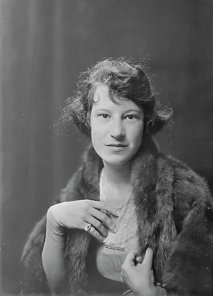 Miss Orme, portrait photograph, 1918 Sept. 7. Creator: Arnold Genthe