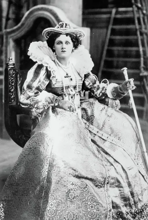 Framed Print : Miss Phyllis Neilson-Terry, between c1910 and c1915. Creator: Bain News Service Framed Print : Miss Phyllis Neilson-Terry, between c1910 and c1915. Creator: Bain News Service