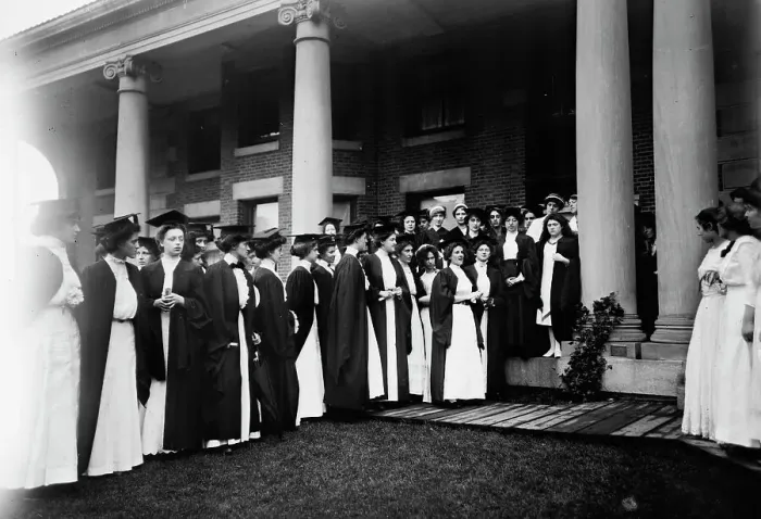 Framed Print : Miss Randolph addressing Barnard Grads, Ivy Day, 1911. Creator: Bain News Service