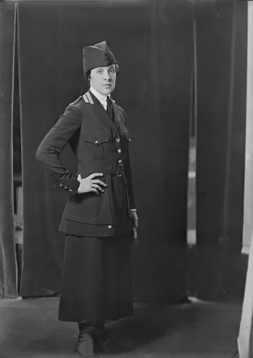 Framed Print : Miss S. Dowman, portrait photograph, 1918 Oct. 26. Creator: Arnold Genthe Framed Print : Miss S. Dowman, portrait photograph, 1918 Oct. 26. Creator: Arnold Genthe