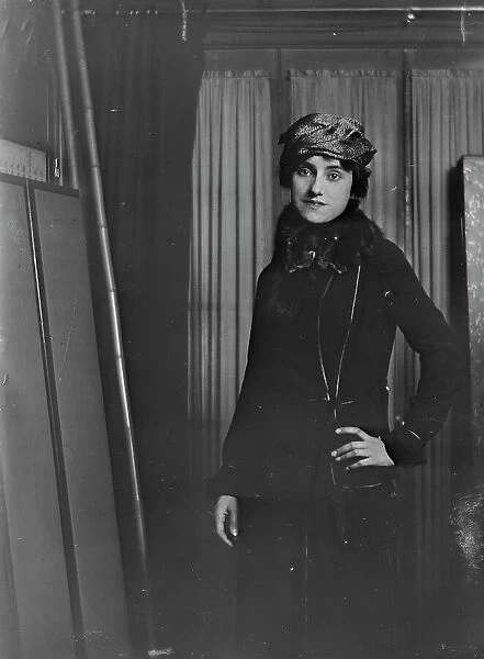 Miss Schellig, portrait photograph, 1919 Aug. 11. Creator: Arnold Genthe
