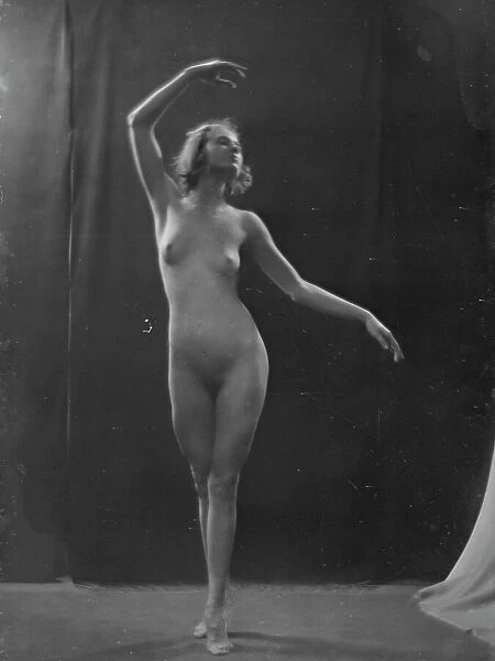 Miss Vera Parker, portrait photograph, 1919 Mar. 12. Creator: Arnold Genthe