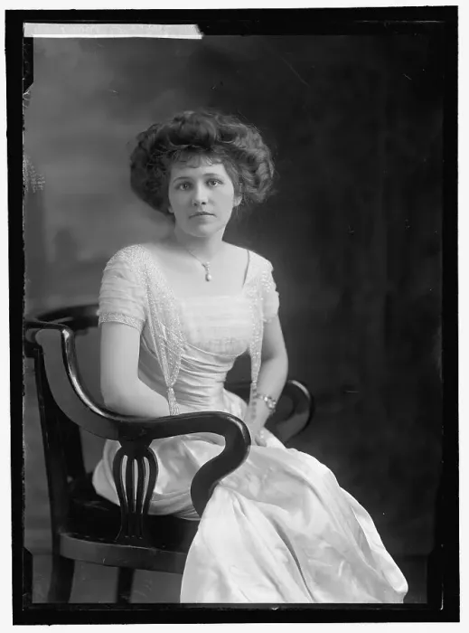 Framed Print : Miss Z. Gaddis, between 1913 and 1918. Creator: Harris & Ewing. Miss Z. Gaddis, between 1913 and 1918. Creator: Harris & Ewing Framed Print : Miss Z. Gaddis, between 1913 and 1918. Creator: Harris & Ewing. Miss Z. Gaddis, between 1913 and 1918. Creator: Harris & Ewing