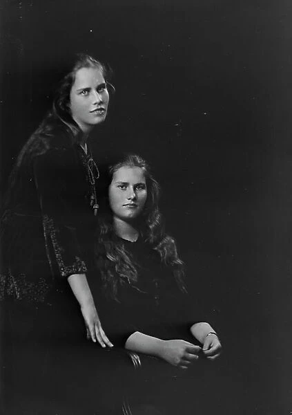 Misses Mary and Katherine Pillsbury, portrait photograph, 1919 Sept. 29. Creator: Arnold Genthe
