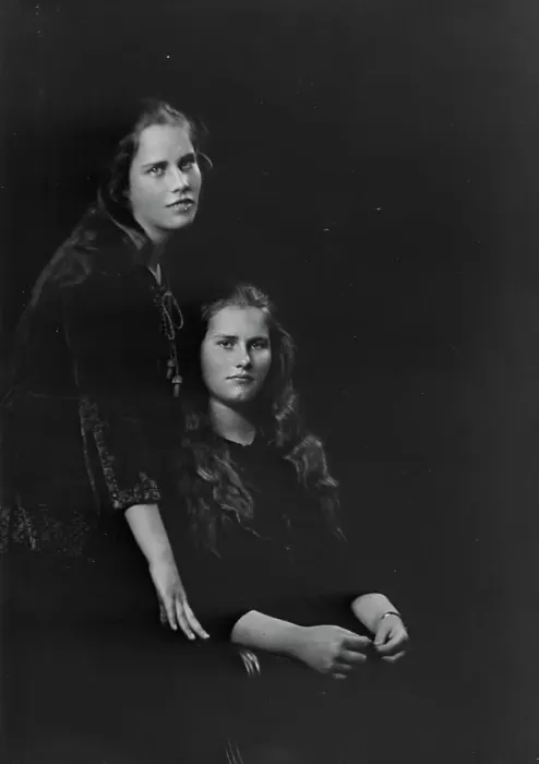 Framed Print : Misses Mary and Katherine Pillsbury, portrait photograph, 1919 Sept. 29. Creator: Arnold Genthe Framed Print : Misses Mary and Katherine Pillsbury, portrait photograph, 1919 Sept. 29. Creator: Arnold Genthe