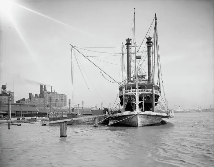 Framed Print : Mississippi River packet, New Orleans, Louisiana, between 1900 and 1910. Creator: Unknown Framed Print : Mississippi River packet, New Orleans, Louisiana, between 1900 and 1910. Creator: Unknown