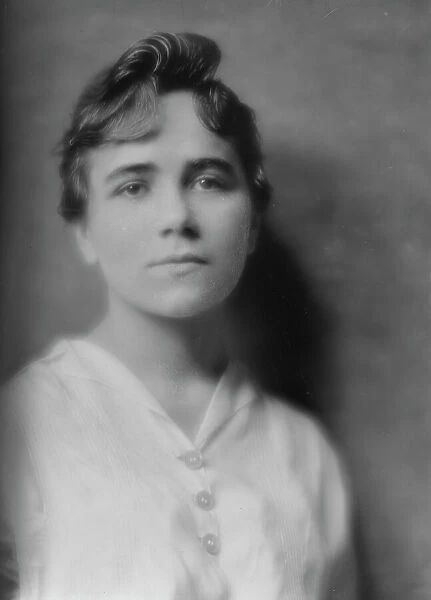 Mitchell, Janet, Miss, portrait photograph, 1916 Mar. 3. Creator: Arnold Genthe