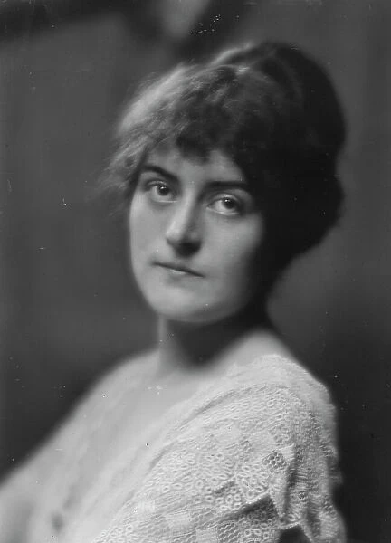 Mitchell, John Purroy, Mrs. portrait photograph, 1913. Creator: Arnold Genthe