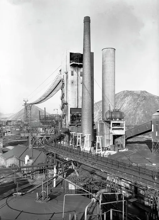 Framed Print : Mitchell Main coal preparation plant, Wombwell, South Yorkshire, 1956 Framed Print : Mitchell Main coal preparation plant, Wombwell, South Yorkshire, 1956