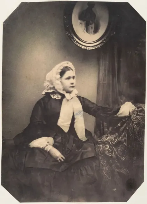 Framed Print : Mlle. Jeanne tellement tremblante que le photographe ne peut pas fixer les yeux, 1854-56 Framed Print : Mlle. Jeanne tellement tremblante que le photographe ne peut pas fixer les yeux, 1854-56