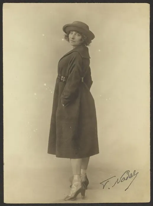 Framed Print : Mlle Polaire, about 1910. Creator: Paul Nadar Framed Print : Mlle Polaire, about 1910. Creator: Paul Nadar