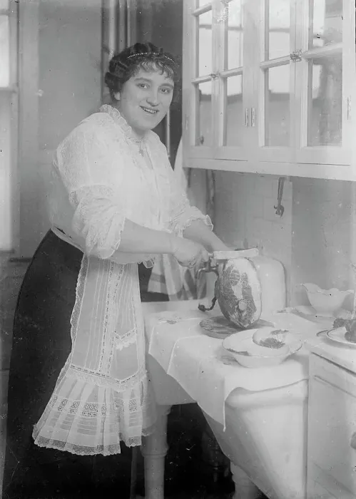 Framed Print : Mme. Ober, 1914. Creator: Bain News Service Framed Print : Mme. Ober, 1914. Creator: Bain News Service
