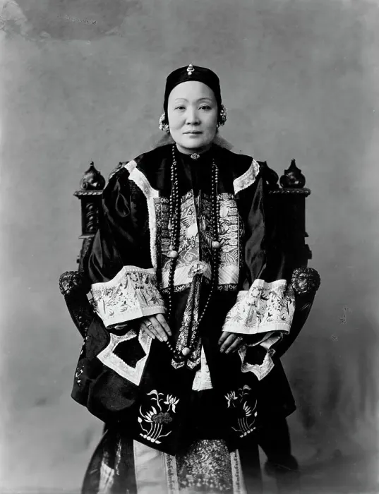 Framed Print : Mme. Wu Ting Fang, between 1890 and 1910. Creator: Frances Benjamin Johnston Framed Print : Mme. Wu Ting Fang, between 1890 and 1910. Creator: Frances Benjamin Johnston