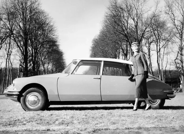 Framed Print : Model with a 1957 Citroen ID 19, c1957 Framed Print : Model with a 1957 Citroen ID 19, c1957