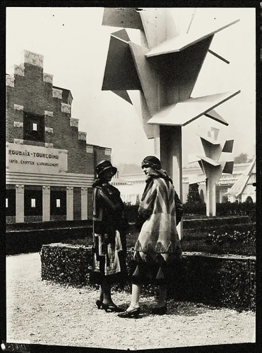 Framed Print : Models wearing dresses by Sonia Delaunay in front of the Arbre Cubiste (Cubist Tree) by the... 1925 Creator: Mallet-Stevens, Robert (1886-1945) Framed Print : Models wearing dresses by Sonia Delaunay in front of the Arbre Cubiste (Cubist Tree) by the... 1925 Creator: Mallet-Stevens, Robert (1886-1945)