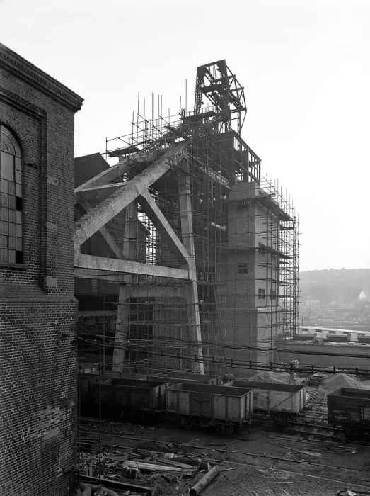 Framed Print : Modernisation of the South Yorkshire coalfields, Cadeby Colliery, near Doncaster, 1956 Framed Print : Modernisation of the South Yorkshire coalfields, Cadeby Colliery, near Doncaster, 1956