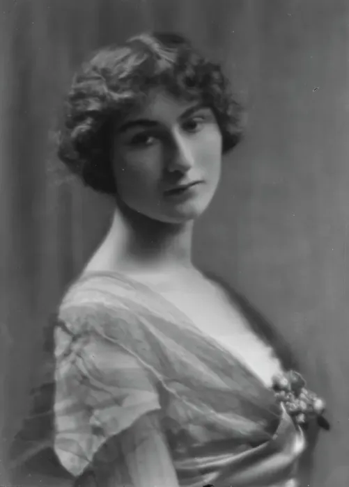 Framed Print : Moller, R. Miss, portrait photograph, 1913. Creator: Arnold Genthe Framed Print : Moller, R. Miss, portrait photograph, 1913. Creator: Arnold Genthe