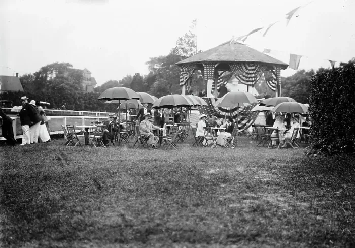 Framed Print : At Monmouth Horse Show, between c1910 and c1915. Creator: Bain News Service Framed Print : At Monmouth Horse Show, between c1910 and c1915. Creator: Bain News Service