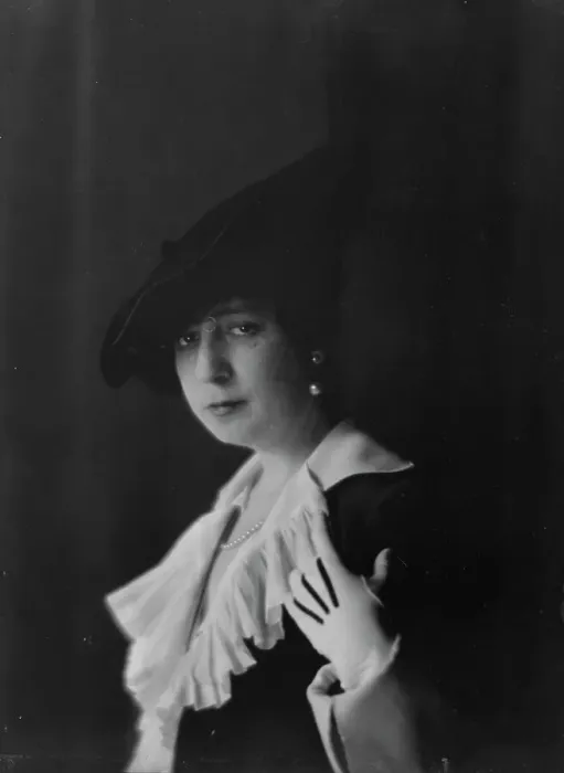 Framed Print : Montgomery, Mrs. portrait photograph, 1916. Creator: Arnold Genthe Framed Print : Montgomery, Mrs. portrait photograph, 1916. Creator: Arnold Genthe